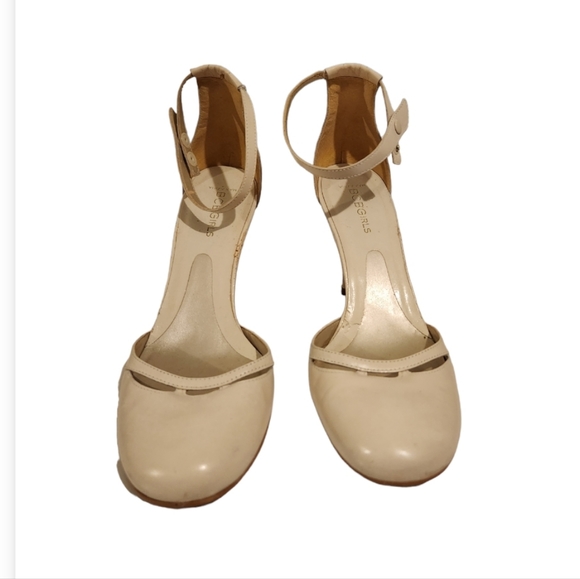 BCBGirl Off White/Cream Colour Heels - Picture 2 of 6